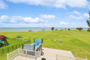 The Best of Lakeside Living - Luxury at its Finest